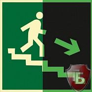 Знаки П/Б  Направление к эвакуационному выходу по лестнице вниз (Правосторонний) (200х200) (фотолюм)